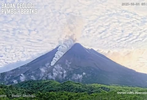 Indonesia: Fast-moving hot gas, volcanic matter caught on video, threaten villages