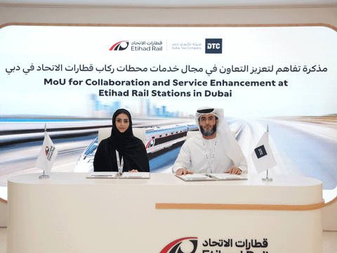 The MOU was signed by Mansoor Rahma Alfalasi, CEO, Dubai Taxi Company, and Azza Alsuwaidi, Deputy CEO of Etihad Rail Mobility.