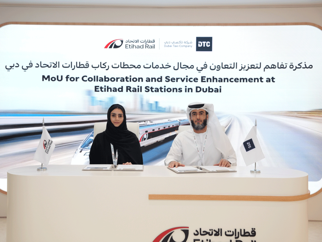 The MOU was signed by Mansoor Rahma Alfalasi, CEO, Dubai Taxi Company, and Azza Alsuwaidi, Deputy CEO of Etihad Rail Mobility.