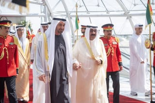 UAE President arrives in Kuwait on fraternal visit, received by Kuwaiti Emir