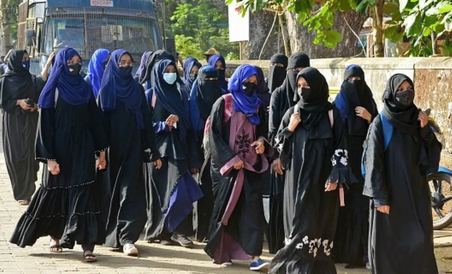 It’s not unusual to find students with headscarves in India.