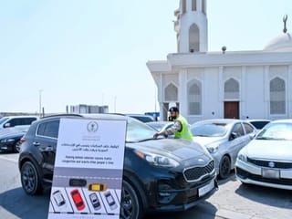 Sharjah Police issue warning leaflets for illegal parking near mosques