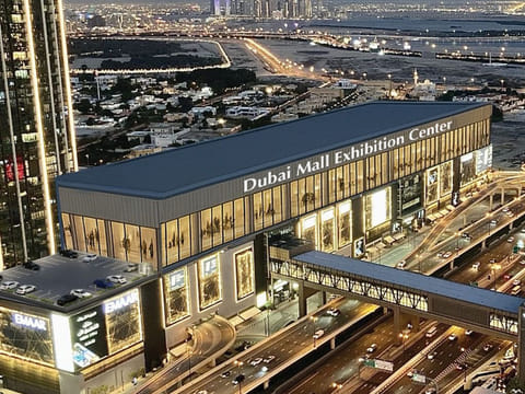 The venue features an open floor plan with flexible zoning options.
