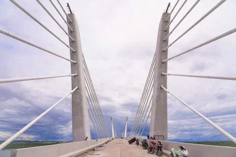 The 1,580-metre Camalaniugan Bridge in northern Philippines is poised for completion before Christmas and promises to redefine local infrastructure with its world-class design and functionality. 