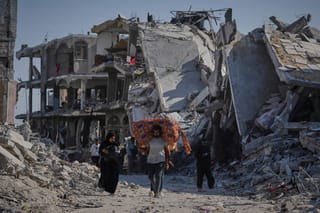 ‘We sleep in the street’: Gaza families return to ruins after ceasefire