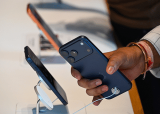 7 reasons iPhone 17 is flying off shelves and beating iPhone 16’s early sales