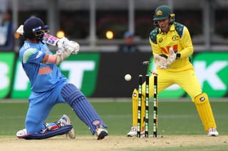 Australia beat India in the first ODI at Perth
