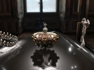In and out in 7 minutes: How thieves snatched Louvre’s priceless Napoleonic jewels