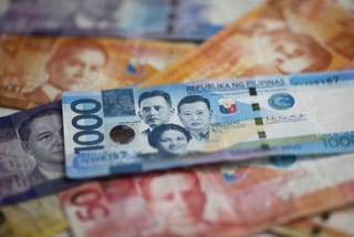 Philippine gov’t employees to get early year-end bonus this November