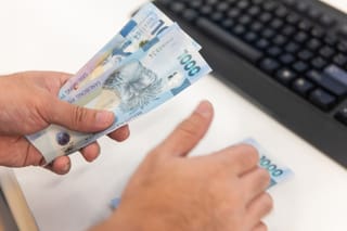 Philippine peso slides to multi-month lows against dirham, boosting UAE remittances