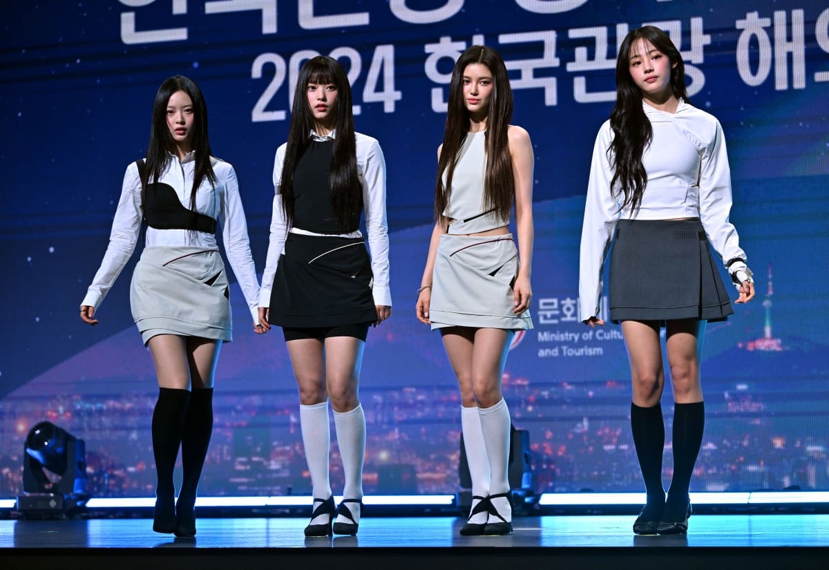 NewJeans — Minji, Hanni, Danielle, Haerin, and Hyein — shot to global fame with hits like Super Shy and ETA, becoming one of K-pop’s biggest girl groups.