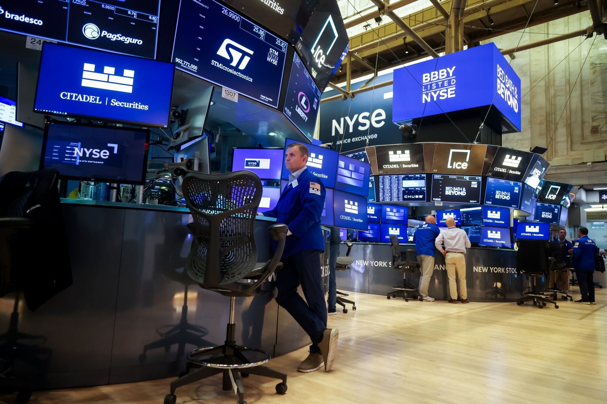 US Stocks Drop As Tech Rout Deepens, Hurt By Climbing Yields