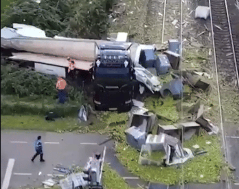 The cargo truck failed to clear the railway crossing in Meteren, central Netherlands, as the barriers descended abruptly. The trailer was violently severed by the impact of the oncoming high-speed train.