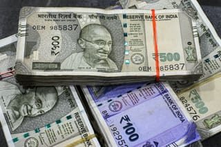 Planning on remitting Indian rupee, Pakistan rupee or Philippine peso? Here’s how you can take advantage of remittance-beneficial rates and when.