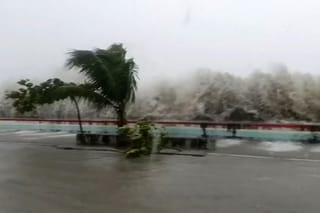 Super Typhoon Fung-wong makes landfall in Philippines:  2 dead, 1m evacuated, flights grounded