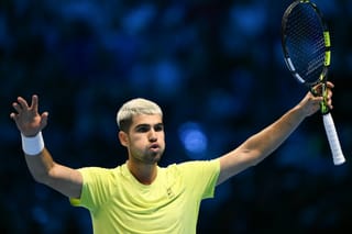 Carlos Alcaraz fights back to beat Taylor Fritz at ATP Finals
