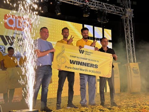 Mohammed Aziz & Biswajeet winners of Western Union Antakshari segment with Western Union officials 