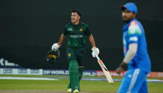 Pakistan beat India to become first team to enter semi-finals