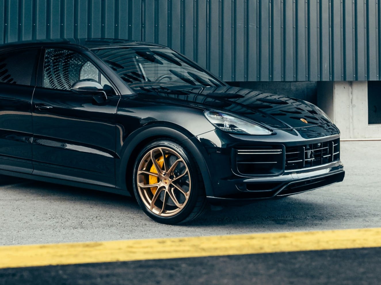 The incident began when the owner listed his Porsche Cayenne for sale on an online marketplace.