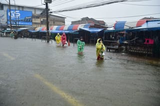 Severe floods hit Thailand, authorities step in to help 1,000+ stranded tourists