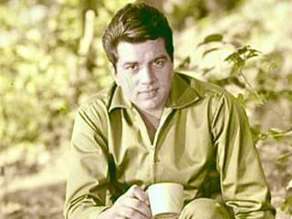 Tributes pour in for Dharmendra: Rajinikanth, Virat Kohli lead emotional farewell for Bollywood legend 