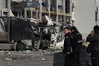 Russia’s strikes kill 7 as Ukraine peace talks push on