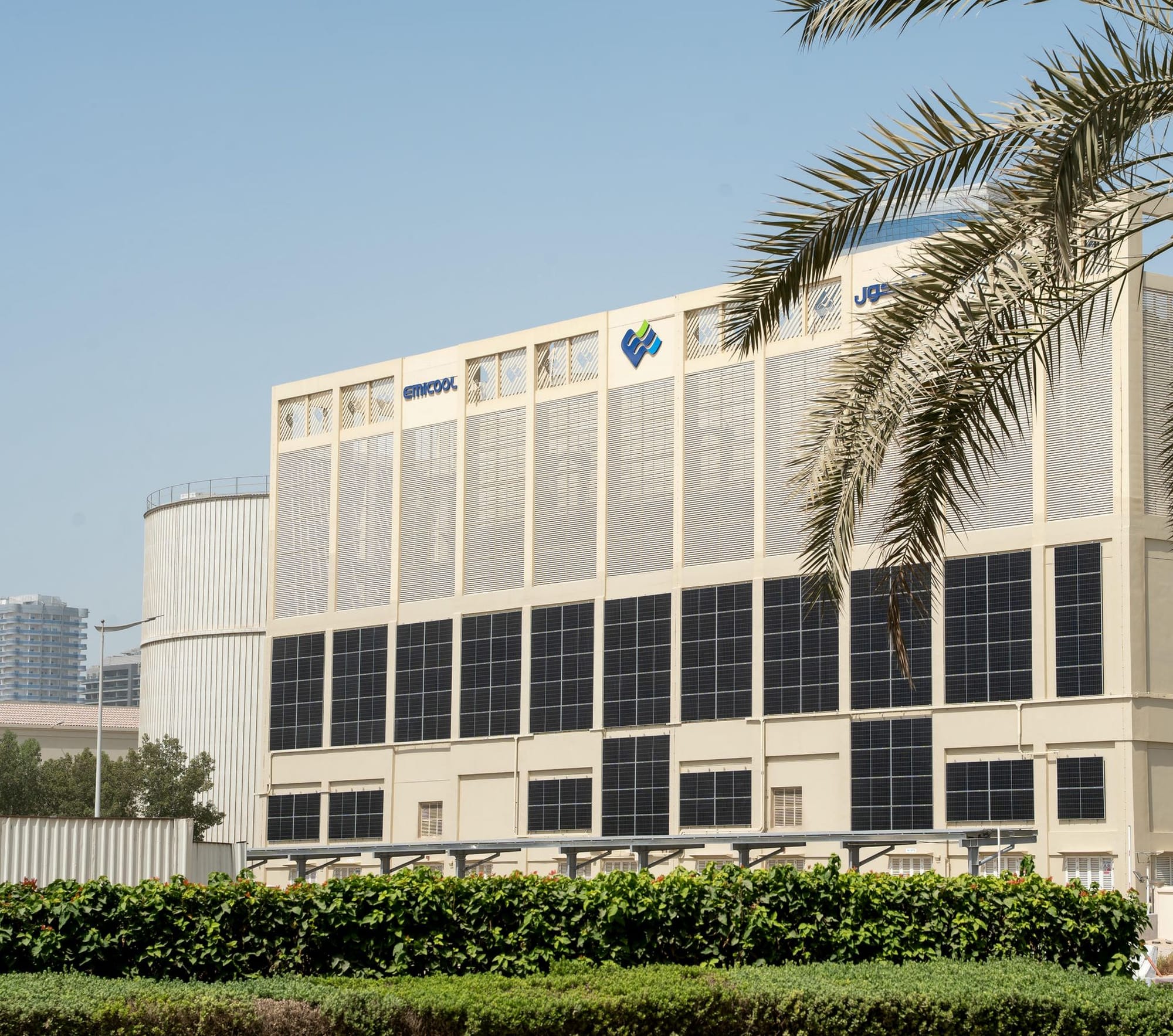 The vertical facade installation in an Emicool district cooling plant  represents a pioneering solution for high-density environments, enabling solar generation on otherwise underutilised building surfaces. 