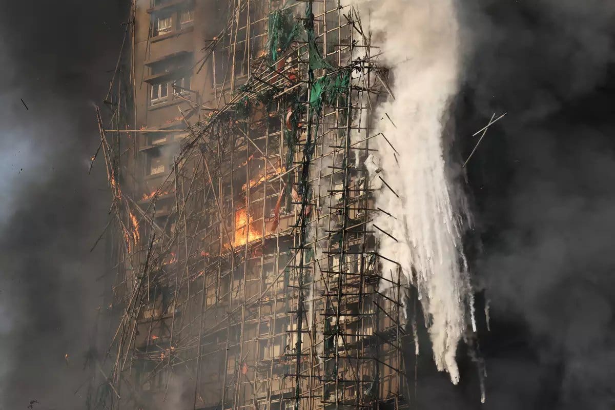Despite modern alternatives, around 80% of scaffolds in the city still use bamboo, an  ancient material and a practice rooted in over a century of tradition.