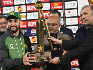 Pakistan seal T20I Tri-Series title with six-wicket win over Sri Lanka