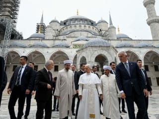 Pope Leo XIV removes shoes but declines to pray in visit to Istanbul's Blue Mosque