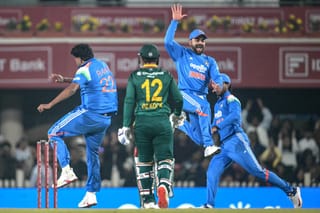 Kohli stars as India beat South Africa in first ODI