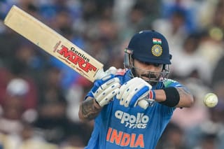 Watch: Virat Kohli gets red roses from little fans 