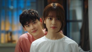 K-Drama Rewind, W Two Worlds: Lee Jong-suk, Han Hyo-joo write a mad romance across a collapsing multiverse