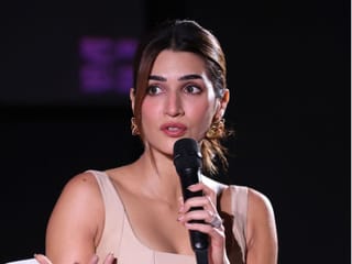Kriti Sanon steals the spotlight in Jeddah: Serenades, SRK stories, robot logic and a crash course in confidence