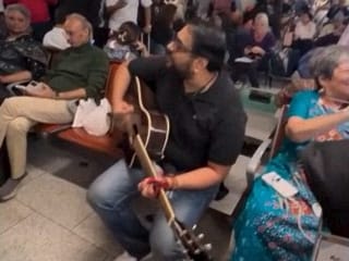 Stranded at Mumbai airport, IndiGo passenger’s 'Woh Lamhe' concert unites weary travellers