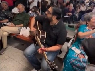 Stranded at Mumbai airport, IndiGo passenger’s 'Woh Lamhe' concert unites weary travellers