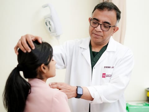 Dr Bobby Jose, Specialist Neurosurgeon at Medcare Hospital Sharjah, described Nisha Dennis’s condition as “remarkably uncommon and intricate.”