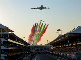 Etihad Airways' A380 stuns crowd with low flypast at Abu Dhabi Grand Prix
