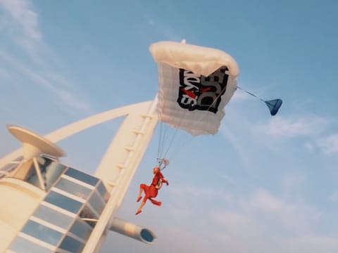 6 hours, 1,000ft over Dubai: How daredevil woman pulled off this sky-high swing stunt 