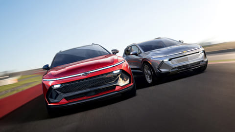GM delivered 66,501 EVs in Q3 alone. The star of the show: the Chevrolet Equinox EV (2 variants are shown in this picture). 