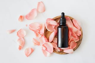 7 best perfumes that stay fresh through airports and long flights, UAE 2025 
