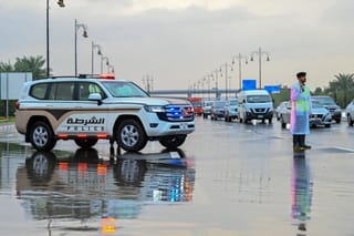 Sharjah Police control the traffic during the rain.