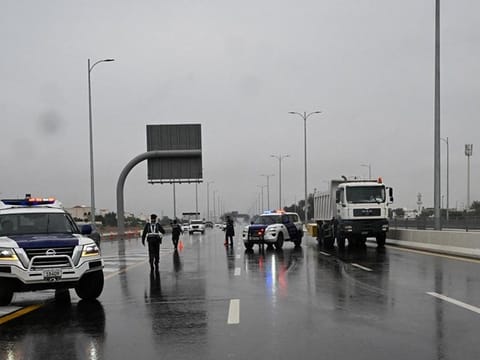 Traffic personnel exerted significant efforts to ensure the safety of motorists and all road users under such weather conditions