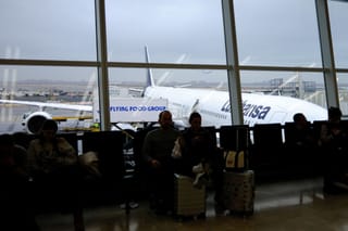 Snowstorm triggers 400 flight cancellations across New York