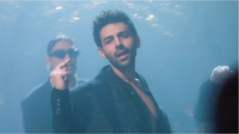 Kartik Aaryan in Saat Samundar paar 
