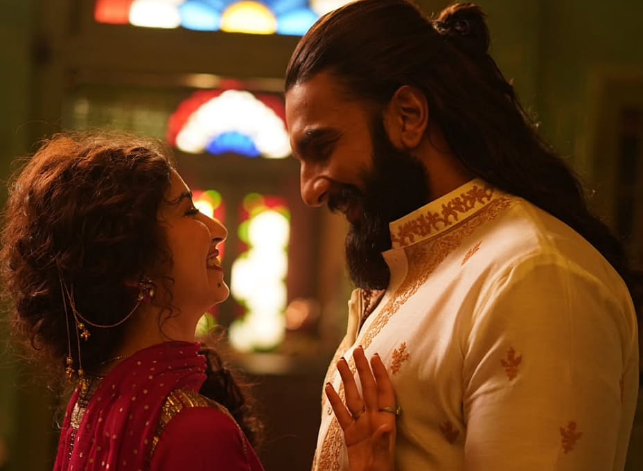 A still of Dhurandhar with Ranveer Singh and Sara Arjun 