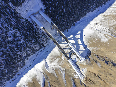 New expressway link sharply reduces travel time between northern and southern Xinjiang.