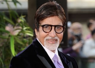 After a cryptic blog post, Big B stuck to routine and stepped out for his Sunday fan meet, greeting the large crowd gathered outside his home.