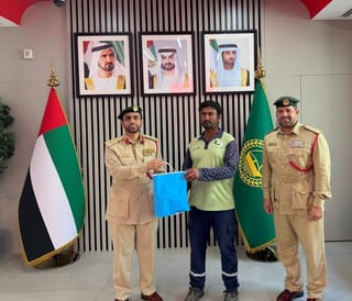 Hatta Police commend Dubai Municipality employee for returning lost tourist bag