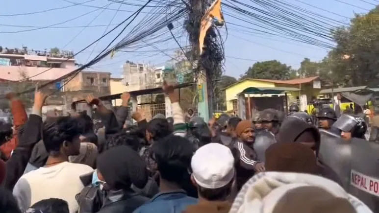The demonstrations later turned violent, forcing the district administration to impose a curfew in Birgunj, which lies close to Raxaul in Bihar. 